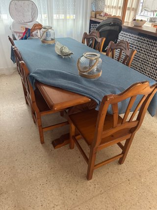 Mesa comedor y 6 sillas de madera