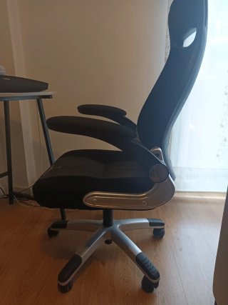Silla de oficina ergonómica negra