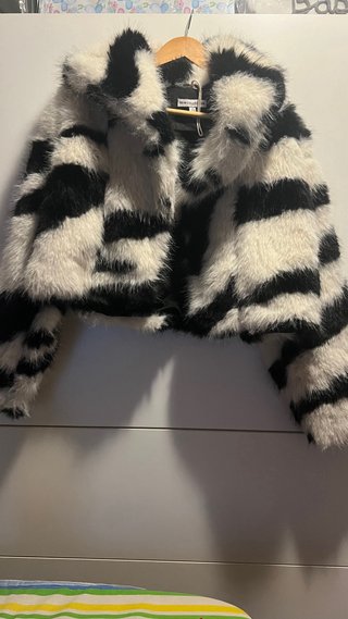 Abrigo peludo estampado cebra talla única