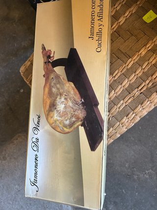 Tabla Da Vinci con cuchillo y afilador