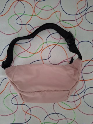 Riñonera rosa con cremalleras