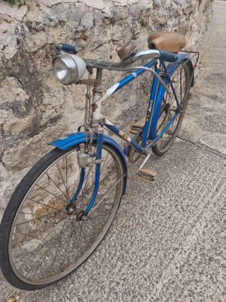 Bicicleta BH clásica azul