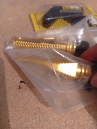 Reposapiés dorados para moto