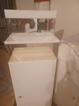 Lavabo con mueble y espejo