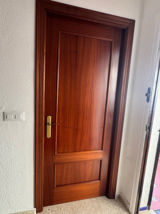 Puerta de madera interior