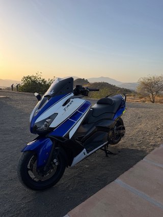 Yamaha TMAX Maxi Scooter Azul/Blanco