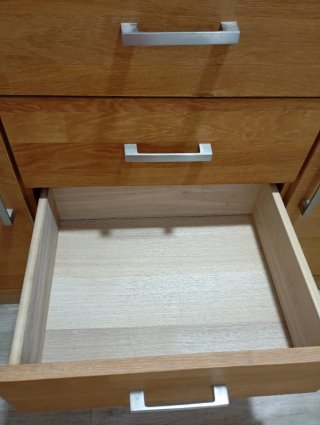 Aparador JYSK madera maciza + mesa centro