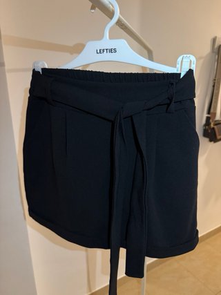 Shorts negros Lefties con cinturón