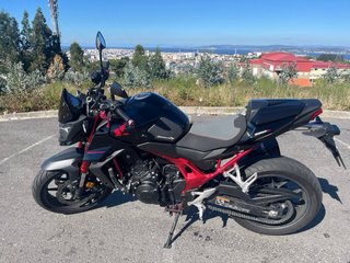 Honda Hornet 750 Negra y Roja