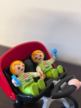 Mamá con carrito gemelos Playmobil 5573