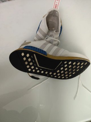 Adidas Blancas con detalles Rojos