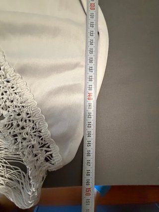 Mantón blanco con bordado azul