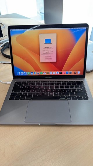 MacBook Pro 2017 i7 16GB 256gb SSD