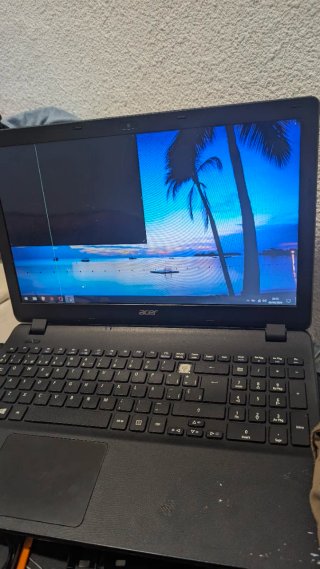 Laptop Acer Pentium 4GB RAM Negra LEER