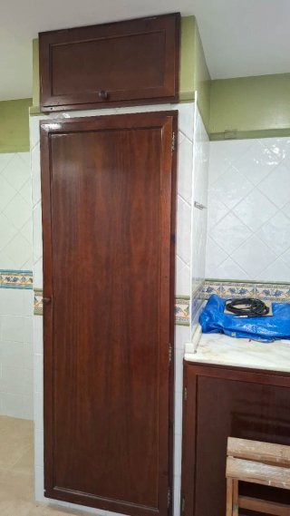 9 Puertas de madera y 4 cajones con sus premarcos