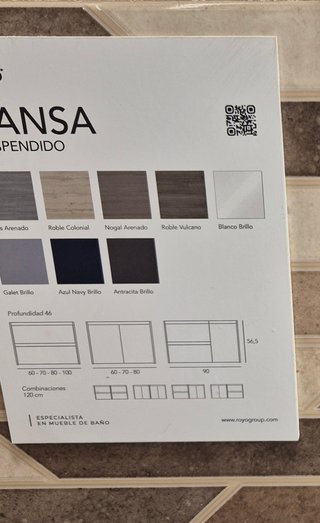 Mueble de baño con lavabo nuevo