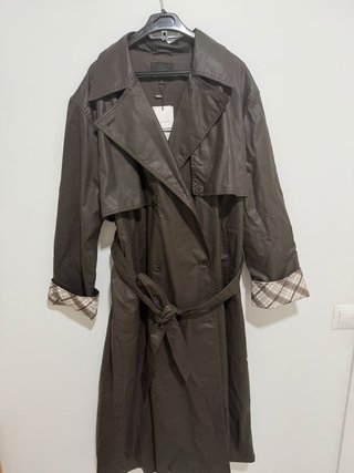 Trench Zara encerado Talla L
