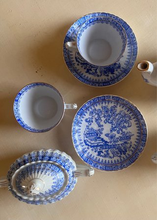 Conjunto de porcelana azul y blanco
