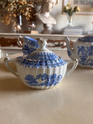 Conjunto de porcelana azul y blanco