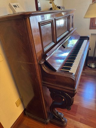 Piano de pared Erard madera