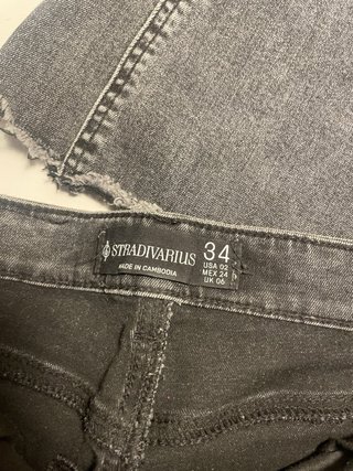 Pantalón vaquero negro desgastado