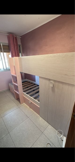 Cama tren rosa y blanco arena