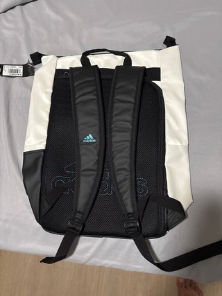 Mochila Adidas Blanca y Negra Impermeable