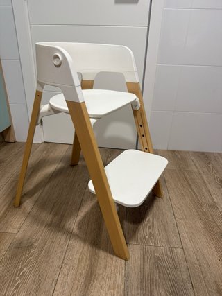 Trona Stokke Steps Blanco y Madera