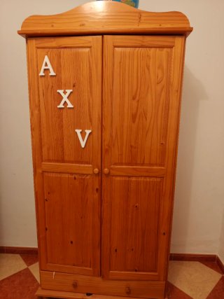 Dormitorio infantil de madera completo.