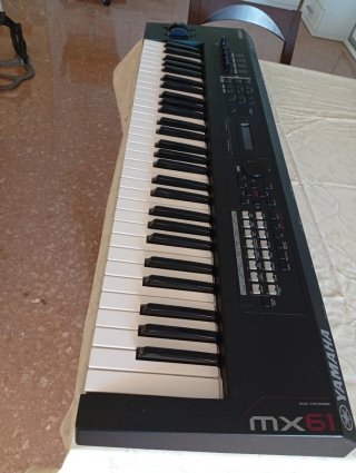 Yamaha MX 63 Teclado Sintetizador