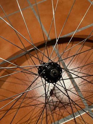 Rueda delantera bicicleta carretera rigida flyer