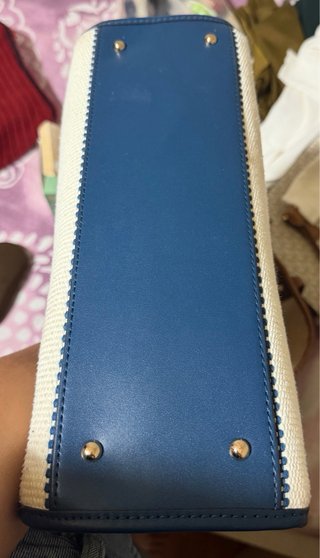 Bolso de mano Guess azul y blanco