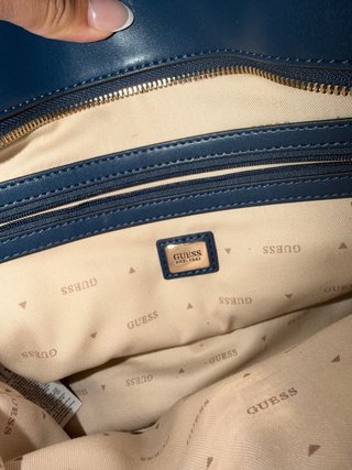 Bolso de mano Guess azul y blanco