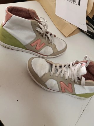 Deportivas New Balance Beige y Rosa