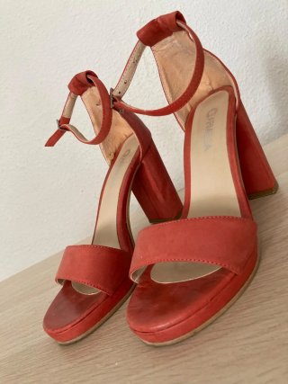 Sandalias de tacón coral talla 36