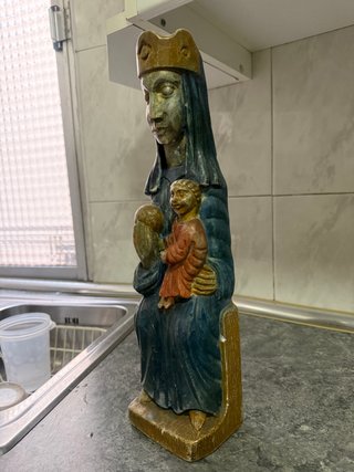 Figura Virgen con Niño estilo Románico