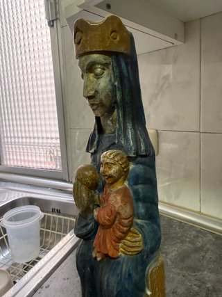 Figura Virgen con Niño estilo Románico