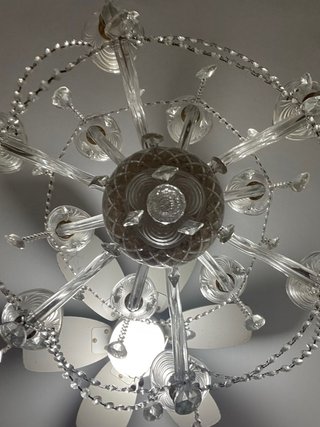Lámpara de araña de cristal y metal