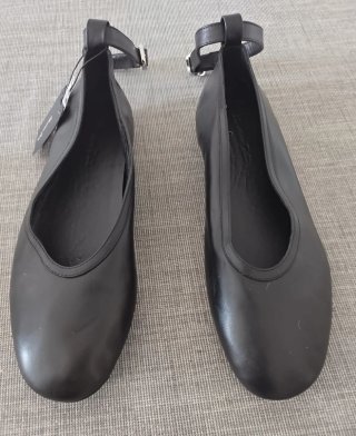 Bailarinas negras con pulsera
