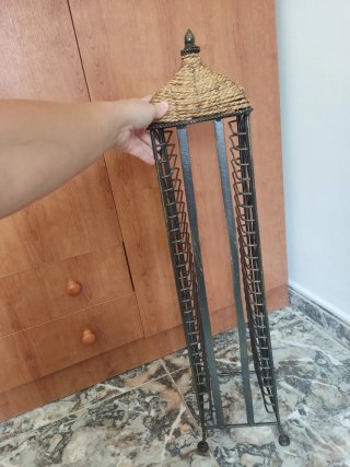 Revistero/CD metálico con tapa tejida