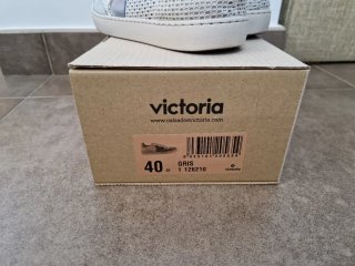 Zapatillas Victoria grises y blancas