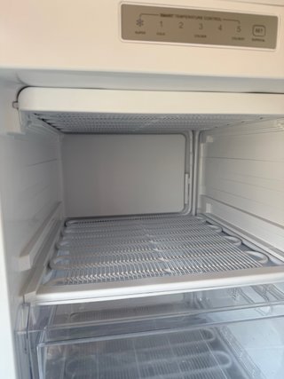 Congelador vertical Benavent con cajones