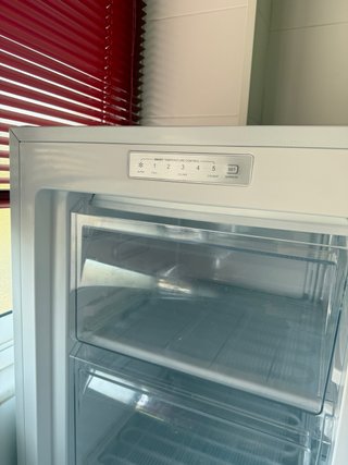 Congelador vertical Benavent con cajones