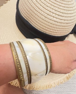 Pulsera latón dorado y nácar