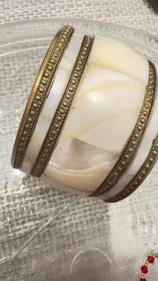 Pulsera latón dorado y nácar