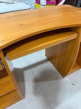 Mesa de estudio de madera