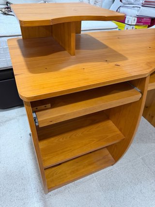 Mesa de estudio de madera