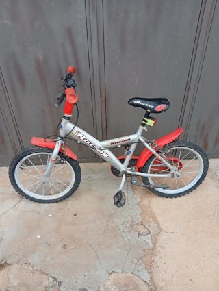 Bicicleta infantil.