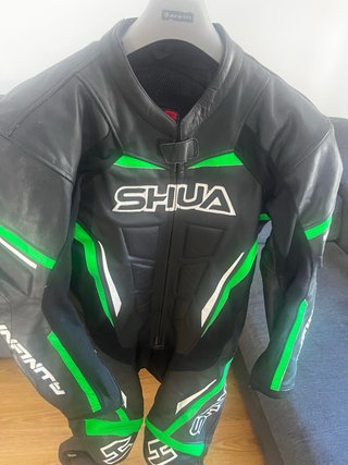 Mono de moto SHUA verde y negro