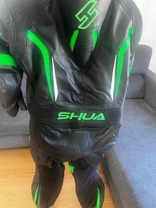 Mono de moto SHUA verde y negro